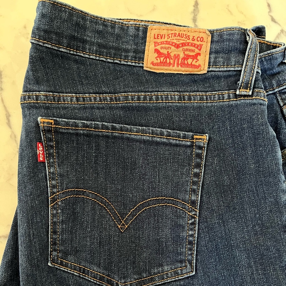 Like new women’s plus size LEVI’S jeans! Dark blue. Levi’s 415 Bootcut.